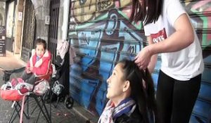 Charline Pires coiffe les SDF dans la rue