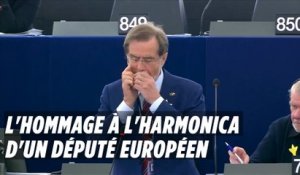 L'hommage à l'harmonica d'un député européen