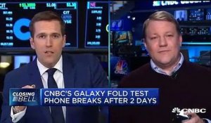 En direct à la télé, ce journaliste de NBC montre que son nouveau téléphone Samsung Galaxy a double écran ne marche pas !