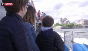 Notre-Dame : les touristes se ruent sur les bateaux-mouches