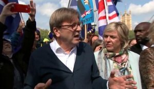 Dépeint comme "répugnant' par un tabloïd britannique, Guy Verhofstadt réplique