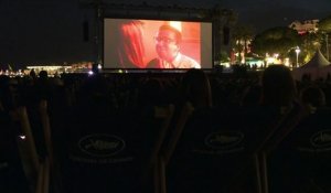 Cannes: la "Cité de la peur" projeté sur la plage avec les Nuls