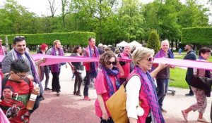 La Lorraine est formidable : "Vosges terre textile" fête l'événement en chanson et avec une bande de tissu de 88 m de long
