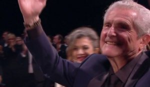 Ovation pour l'équipe du film Les plus belles années d'une vie - Cannes 2019