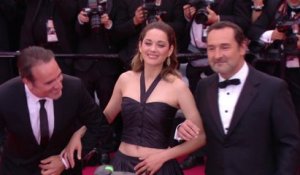 La Montée des marches de Marion Cotillard, Jean Dujardin et Gilles Lellouche - Cannes 2019