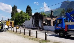 L'incendie du restaurant Park 87 mobilise toujours à Saint-Egreve
