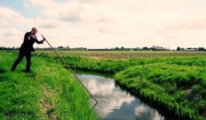 Comment traverser un canal avec une perche (Pays-Bas)