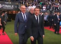 Sifflets hier soir lors de l'entrée sur la pelouse du Président de la République avant le coup d'envoi de la finale du Top 14