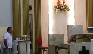 Les fidèles d'une église maîtrisent un casseur (Brésil)