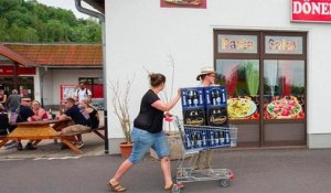 En Allemagne, un village achète toutes les bières disponibles pour empêcher les militants d'un festival néonazi d'en profiter