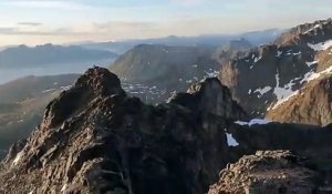 Il étend son linge.. en haut d'une montagne !