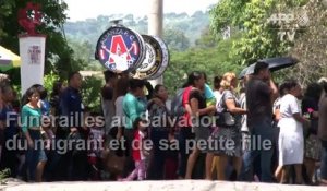 Salvador: proches et amis aux funérailles des migrants morts