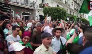 Une foule de manifestants à Alger malgré un important dispositif policier