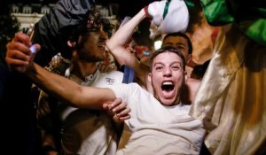 L'Algérie en finale de la CAN : les supporteurs envahissent les rues