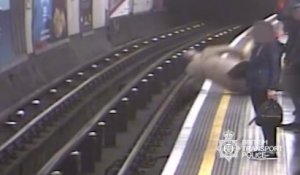 Prison à vie pour l'homme qui a poussé deux personnes sur les rails du métro