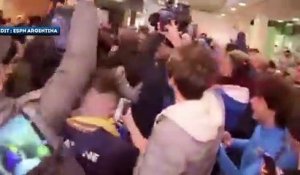 Le bain de foule de Daniele De Rossi en Argentine