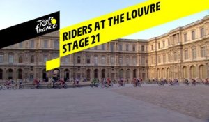 Les cyclistes passent au Louvre / Riders at the Louvre - Étape 21 / Stage 21 - Tour de France 2019