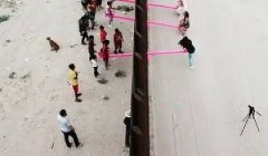 Une association a installé des balançoires à la frontière américano-mexicaine