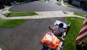 Un enfant se cache dans une poubelle remplie de couches de bébé pour échapper à un policier
