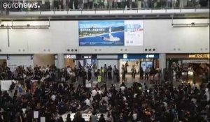 Hong Kong : manifestation monstre à l'aéroport, tous les vols annulés