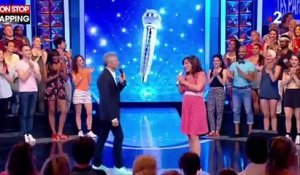 N'oubliez pas les paroles : l'étonnante proposition de Nagui à un choriste pour la maestro Julie (vidéo)