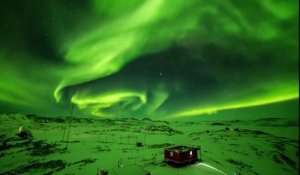 Une spectaculaire aurore boréale illumine le ciel de l'Antarctique