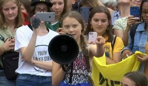 Greta Thunberg réunit ses partisans devant la Maison-Blanche