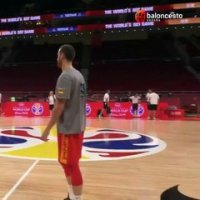 L'incroyable tir du milieu de terrain de Victor Claver