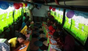 A Idleb, un bus en guise d'école pour les enfants déplacés