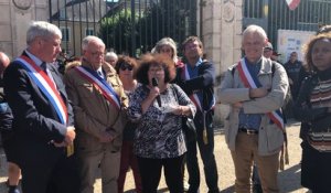 Les élus présents devant la préfecture du Mans pour l’opération Sarthe morte