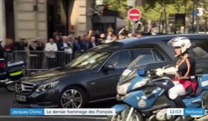 L'adieu des Français à Jacques Chirac tout au long du convoi funéraire