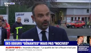Incendie à Rouen: les odeurs sont "gênantes", mais pas "nocives", déclare Édouard Philippe