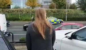Des jeunes roulant dans une Audi volée tombent sur un barrage de police en Angleterre