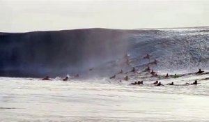 Surfeurs vs Vague immense