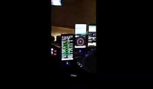 Ce chauffeur Uber a 12 téléphones branchés devant son volant !