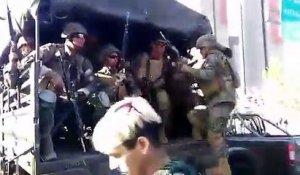 Un camion de militaires accèlère brutalement (Chili)