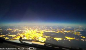 Ce pilote filme une magnifique vidéo d’une pleine lune de l'Europe depuis le cockpit de son avion.