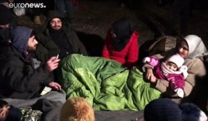 Migrants à la frontière hongroise : "S'il vous plaît, ouvrez, nous fuyons la guerre, pas la faim"