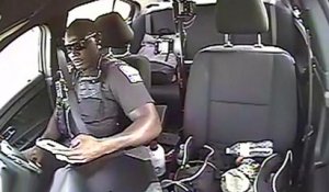 Un policier conduit en écrivant des SMS et se fait percuter