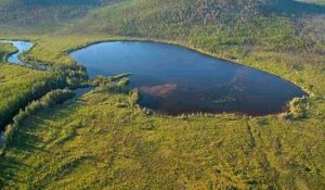 Situé dans la région la plus froide du monde, ce lac mystérieux ne gèle pas…