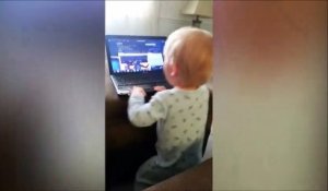 Un bébé au top de l'informatique