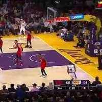 LeBron James et Pascal Siakam pas d'accord sur un coup de sifflet