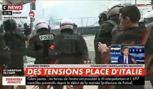 Gilets Jaunes, 1 an: Regardez les images des violences en début d'après-midi Place d'Italie à Paris avec des voitures renversées, des incendies et des affrontements avec la police