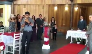 Quand un DJ se trompe et passe une musique troll en pleine cérémonie de mariage