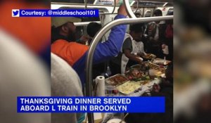 Ce groupe de passager a anticipé et célébrer la Thanksgiving dans un métro new-yorkais en direction de Canarsea.