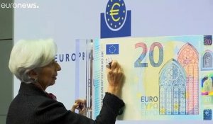 BCE : Christine Lagarde signe son premier billet