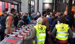 Besançon : la manifestation anti black friday dégénère à l’entrée du magasin Géant de Châteaufarine