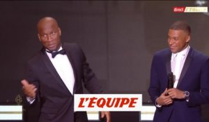 Instant selfie entre Drogba et Mbappé - Foot - Ballon d'Or