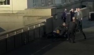 Attaque au couteau à Londres : Le suspect tue deux personnes avant d'être abattu
