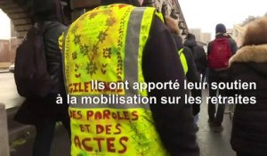 A Paris, les "gilets jaunes" opposés à la réforme des retraites